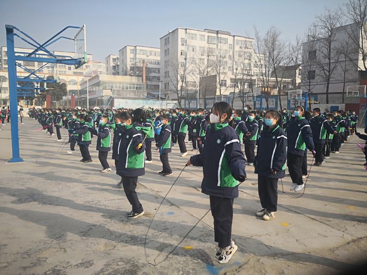 阳光体育快乐足球绘画初一,阳光体育快乐足球比赛