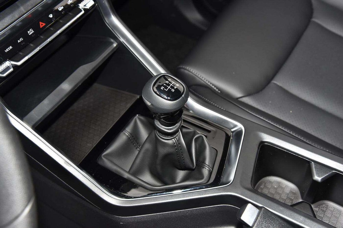 五菱星辰混动版10.98万值不值得买,五菱星辰手动挡低配五座落地价