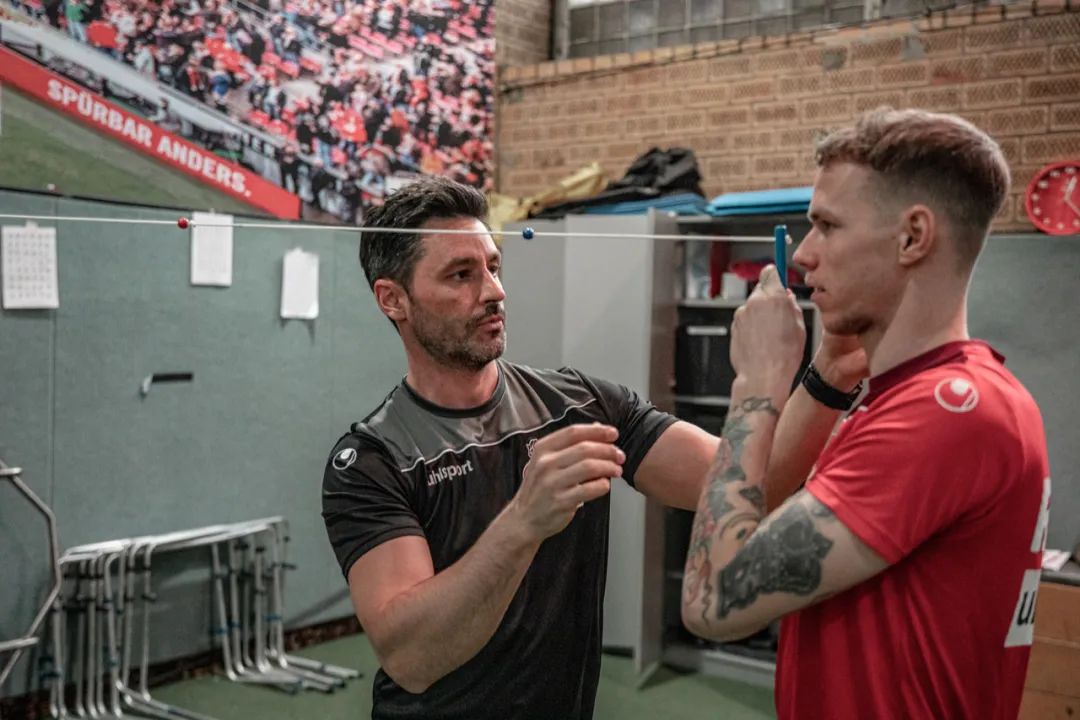 足球逆向思维训练,足球空间识别能力训练方法