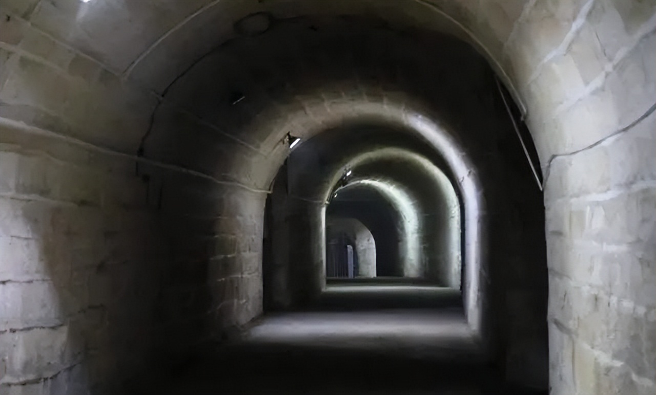 英国男子与华裔女富豪离婚,英国男子和富婆离婚