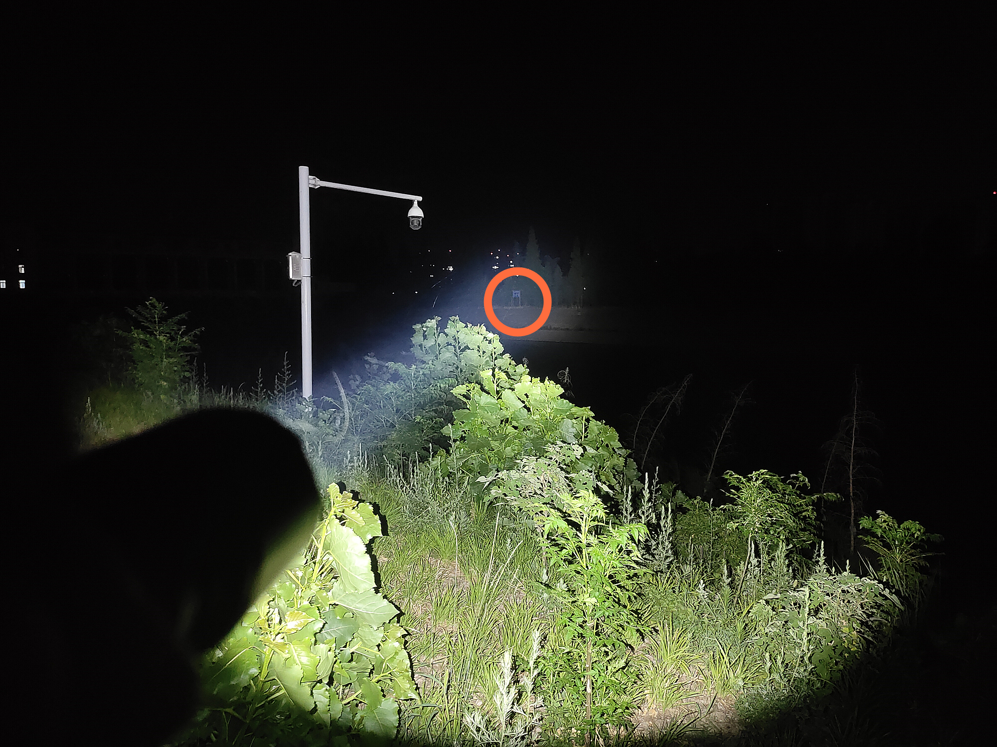 稳定高效,强光压制!Fenix菲尼克斯TK22TAC双模式战术手电体验