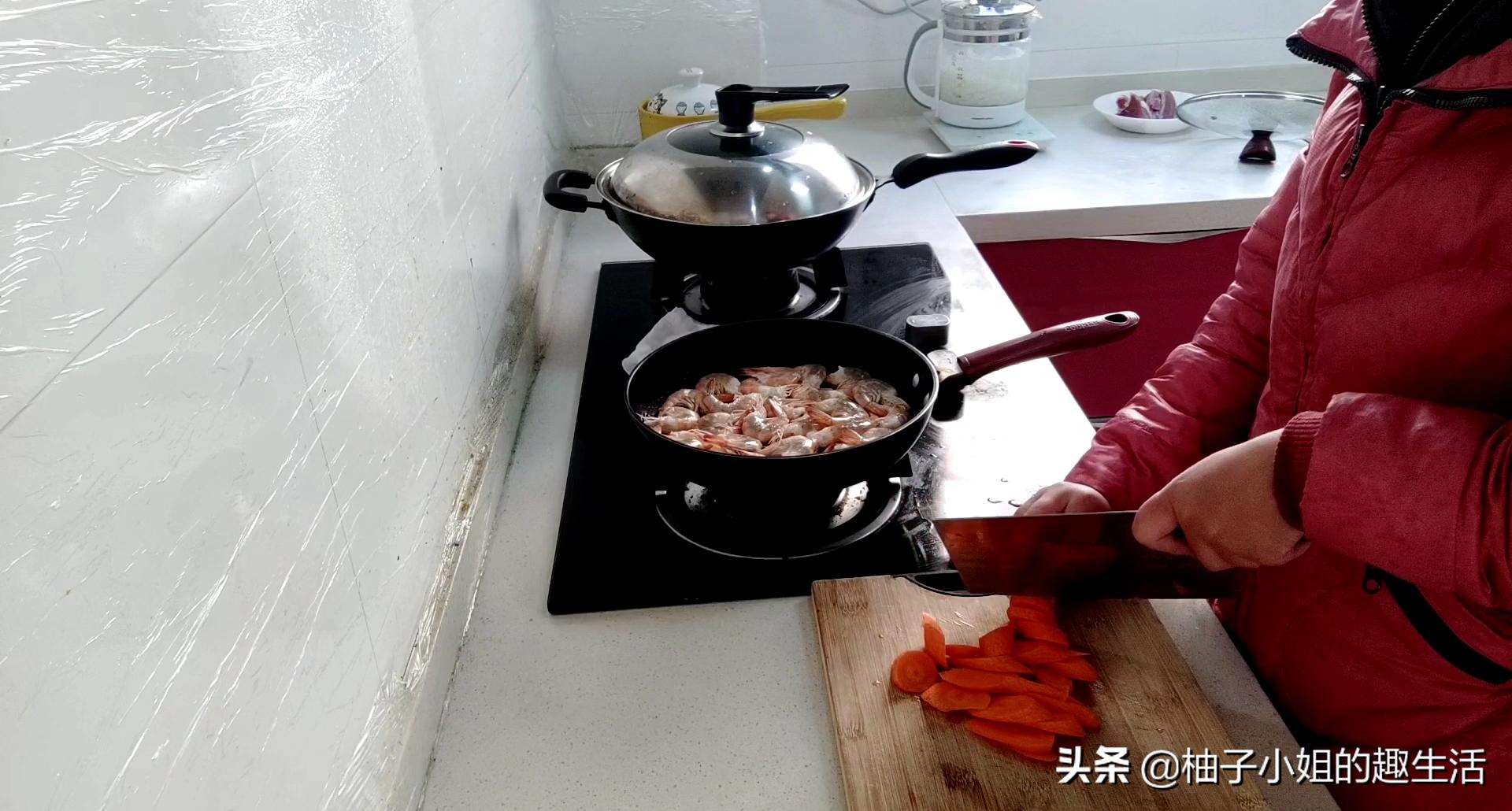 胡萝卜炒基围虾最正宗的做法,胡萝卜炒基围虾的做法儿童
