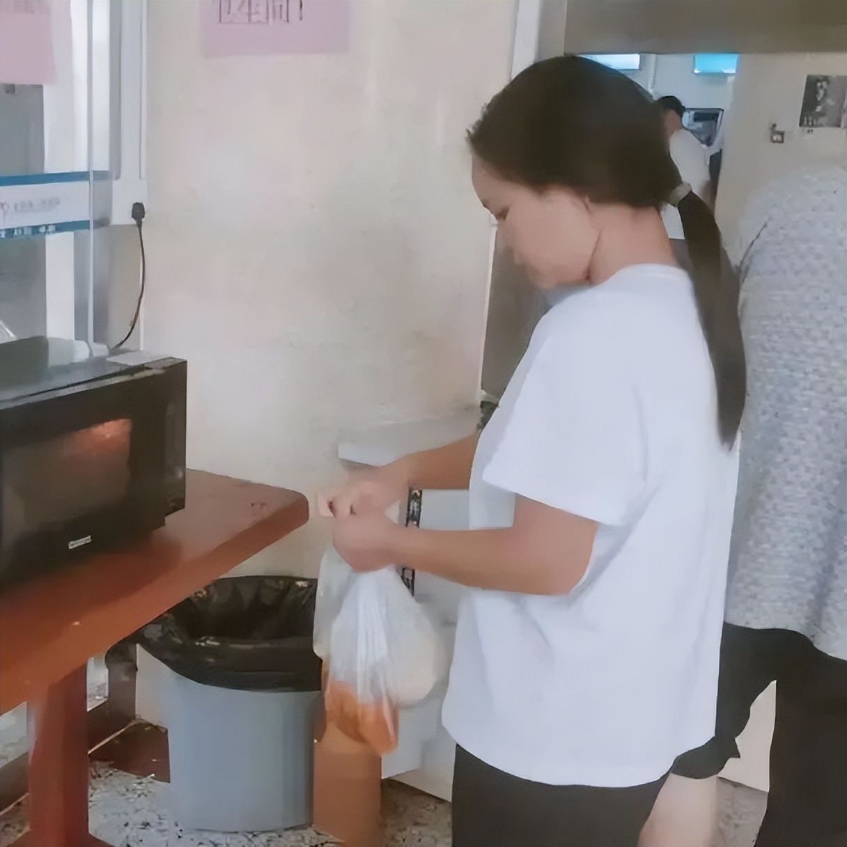 涉县医院爱心厨房做饭,东明县人民医院营养食堂