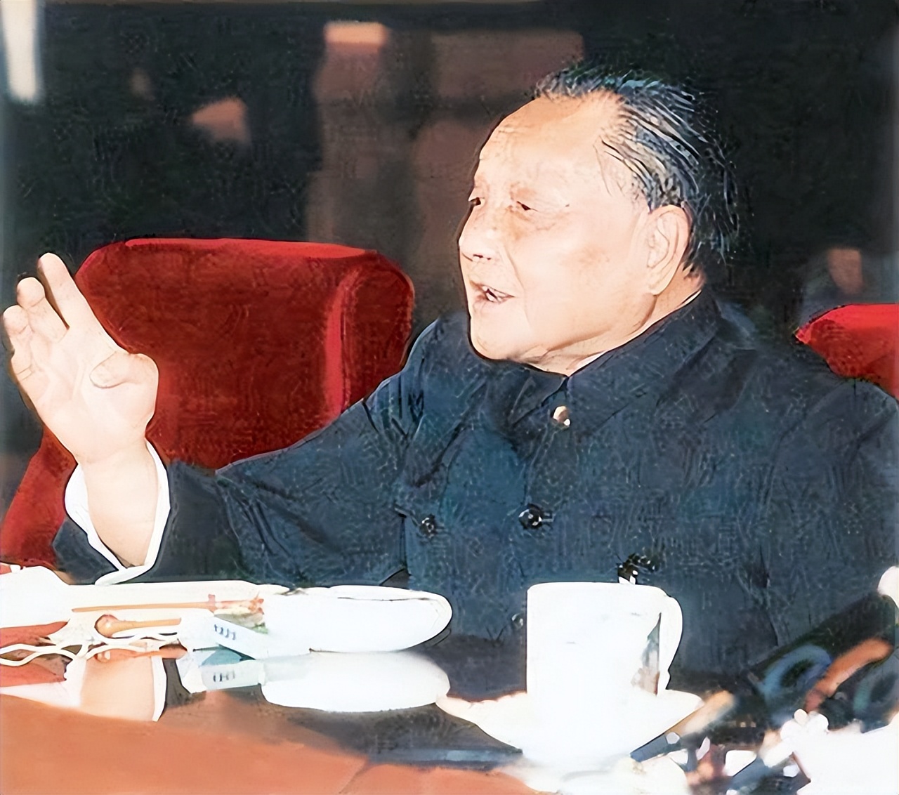 96年台湾富家女与*小平邓**警卫员订婚，女方母亲：台湾娶妻要100万