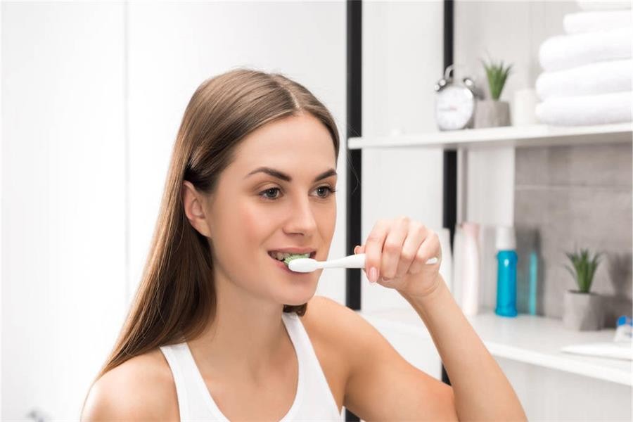 张嘴臭有异味怎么办,一张嘴就有难闻的味道是怎么回事