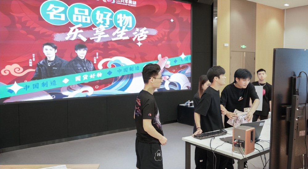 杨哥公益,小杨哥去参加公益