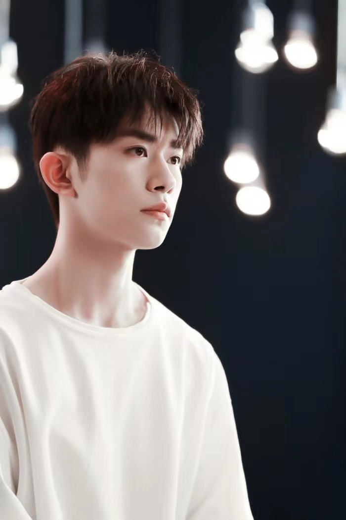 国民妹妹张子枫演技备受大众认可,演技派四小花旦张子枫