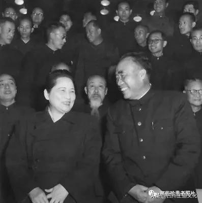 老照片纪念宋庆龄诞辰129周年