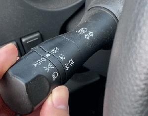 震惊！很多人居然不会！车上这个灯你会用吗？