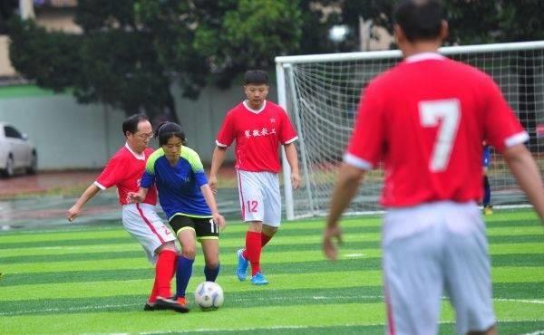 小学足球比赛女子,梅江小学女足足球队