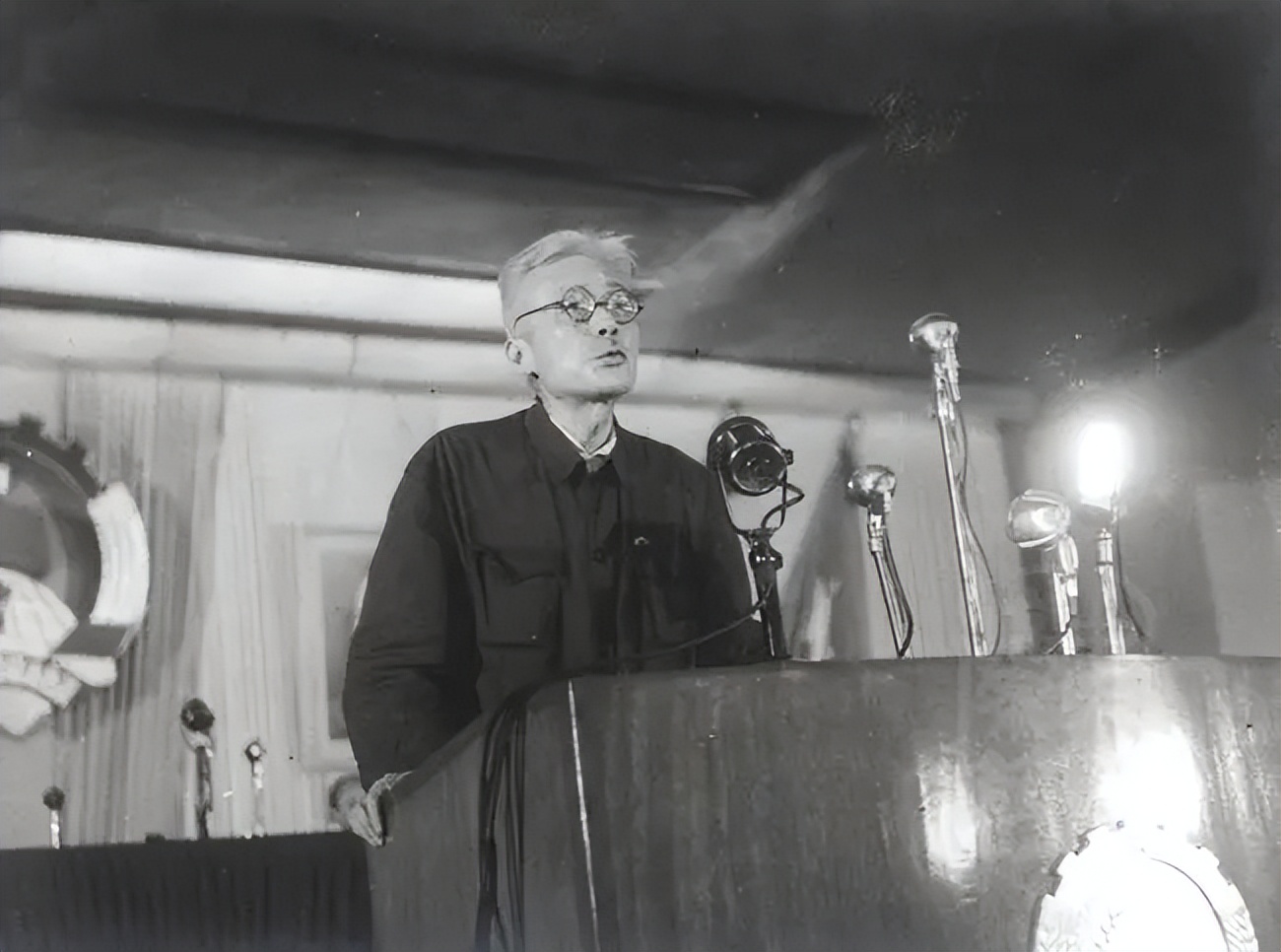 1949年毛主席密令罗瑞卿查案，罗心有顾虑，毛主席：天塌了我顶着