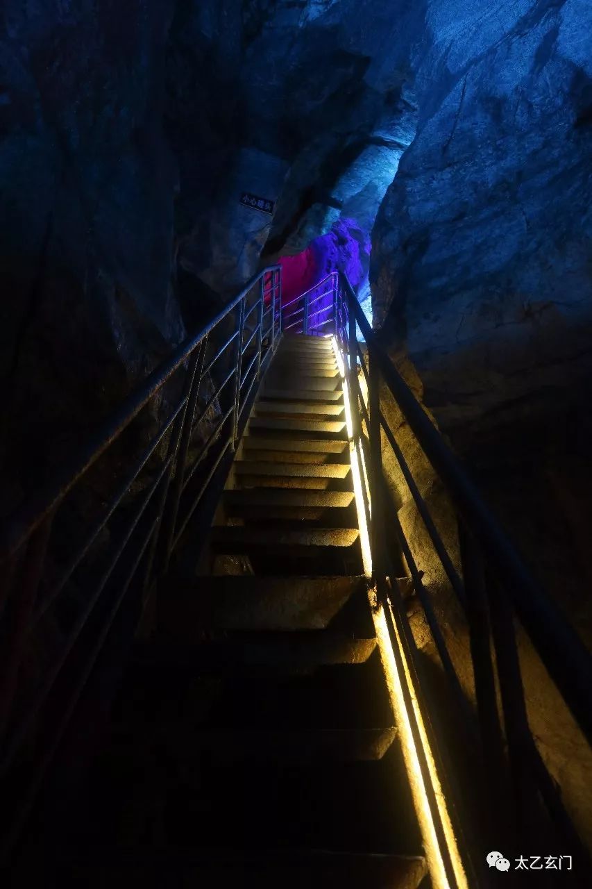 北京八奇洞显圣龙潭,最近发现的最大溶洞