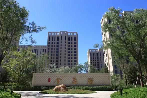 花钱如流水的五位女明星,杨幂慷慨且大方