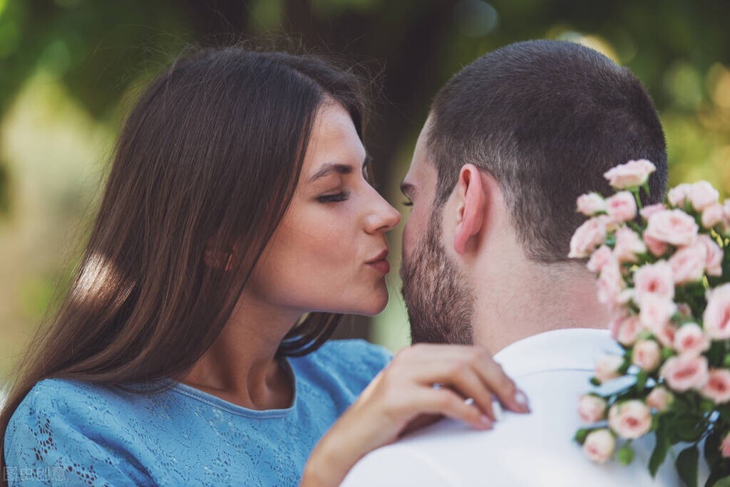 新婚夫妻如何度过磨合期,新婚男女在一起要怎么度过磨合期