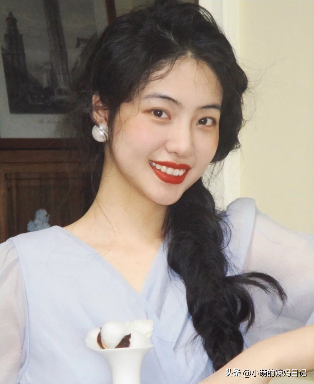 脸圆又大减龄适合什么发型,脸大脸圆的女生适合什么发型教程