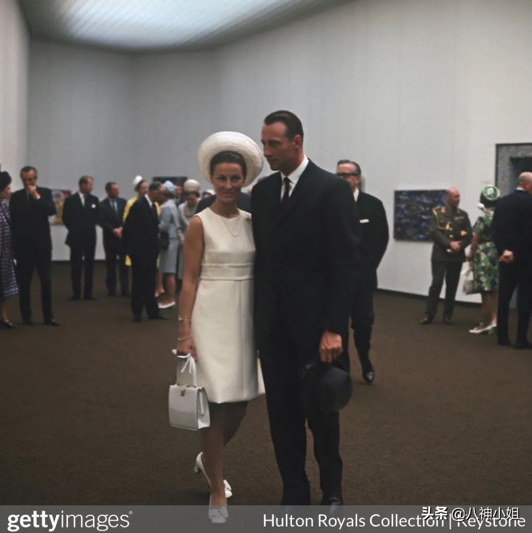 85岁平民王后替夫出席公务，大牌不断，婚姻竟然是欧洲最美满的？