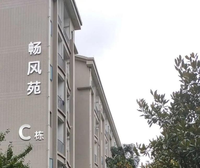 占地7000亩有五个地铁站的大学,重庆地铁4号线直达重庆图书馆