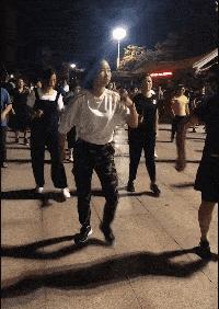 大街上看到的一幕万万想不到,大街上的一幕视频