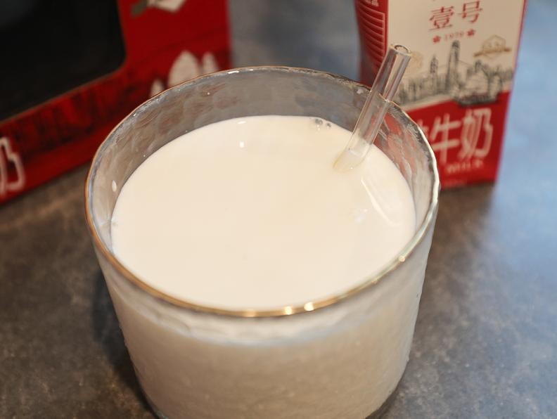 晨光供港壹号鲜牛奶236ml多少钱,走亲访友送老人礼物比较实用