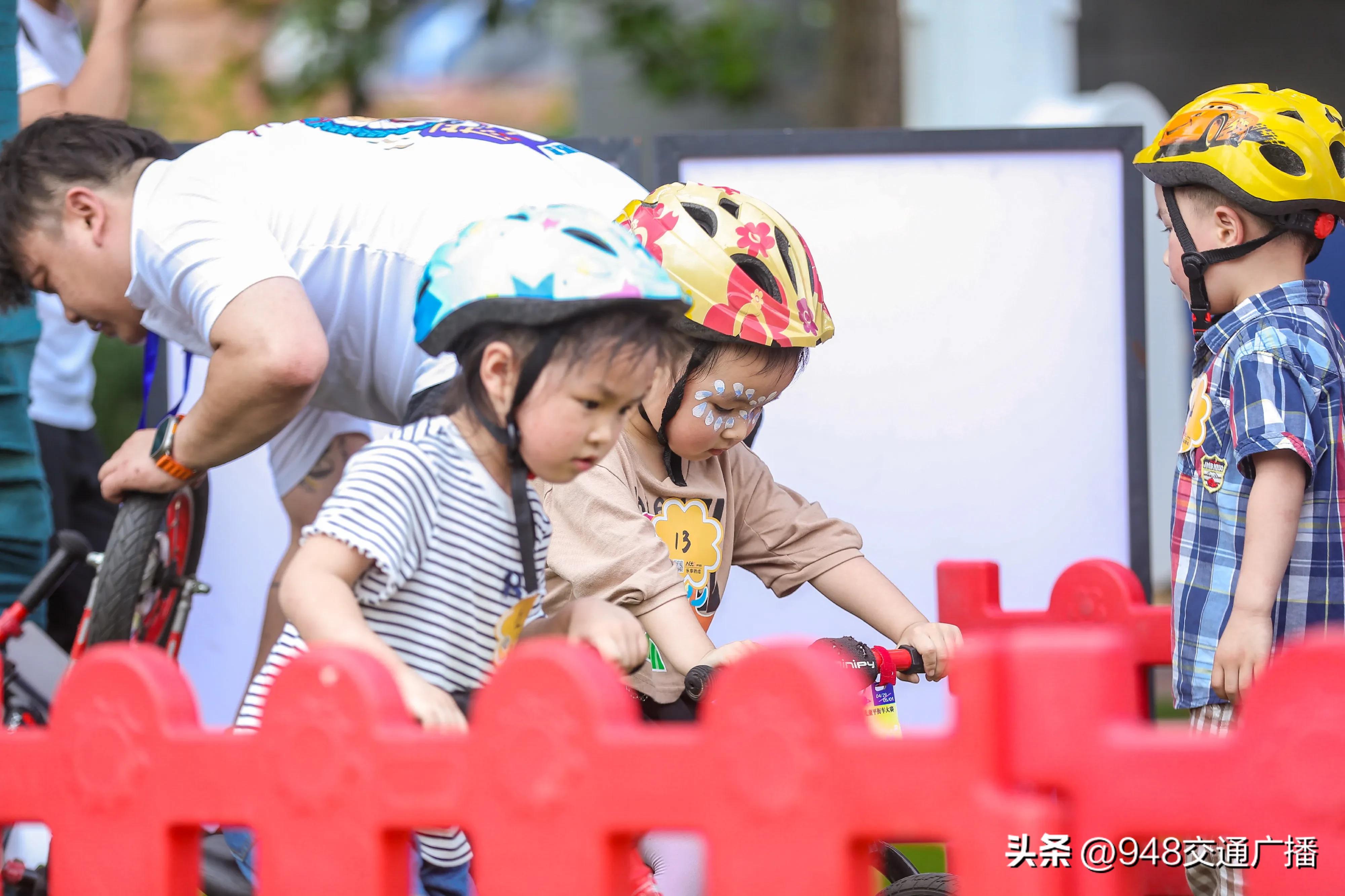 武汉欢乐谷六一儿童节跑步,儿童萌娃跑酷