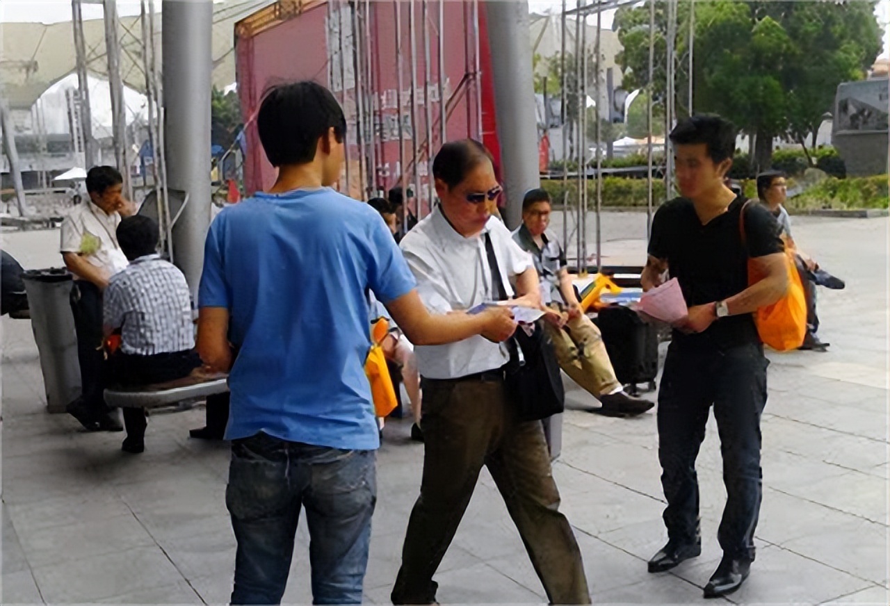 11年前卖肾换手机的小伙怎么样了,当年换苹果手机卖肾的男孩现状