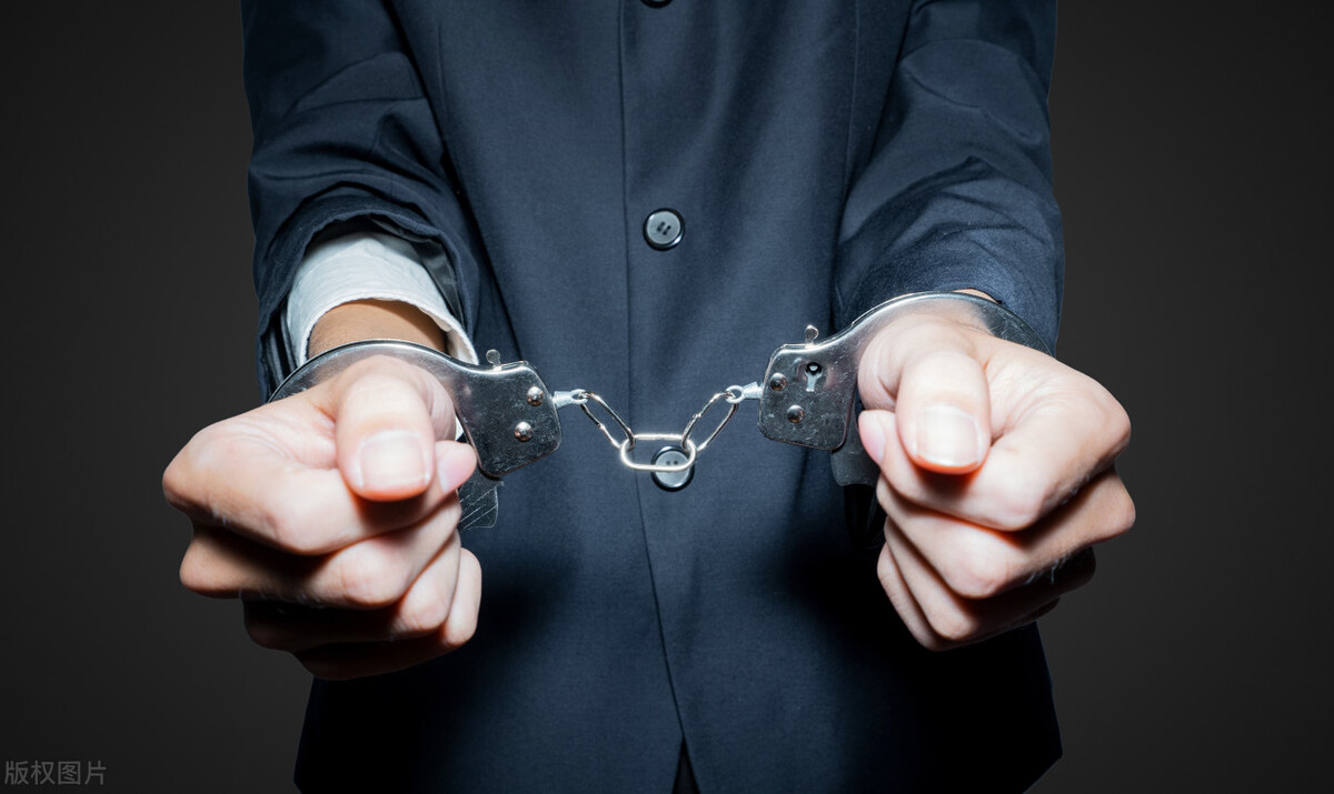 前中国首富被警方带走;传特斯拉降价3天获3万辆订单丨邦早报