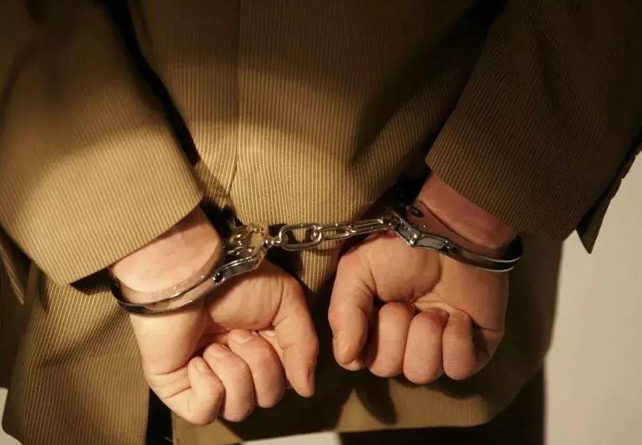 江苏“716”抢劫轮奸案，两名女性惨遭8人性侵，40名乘客无一反抗