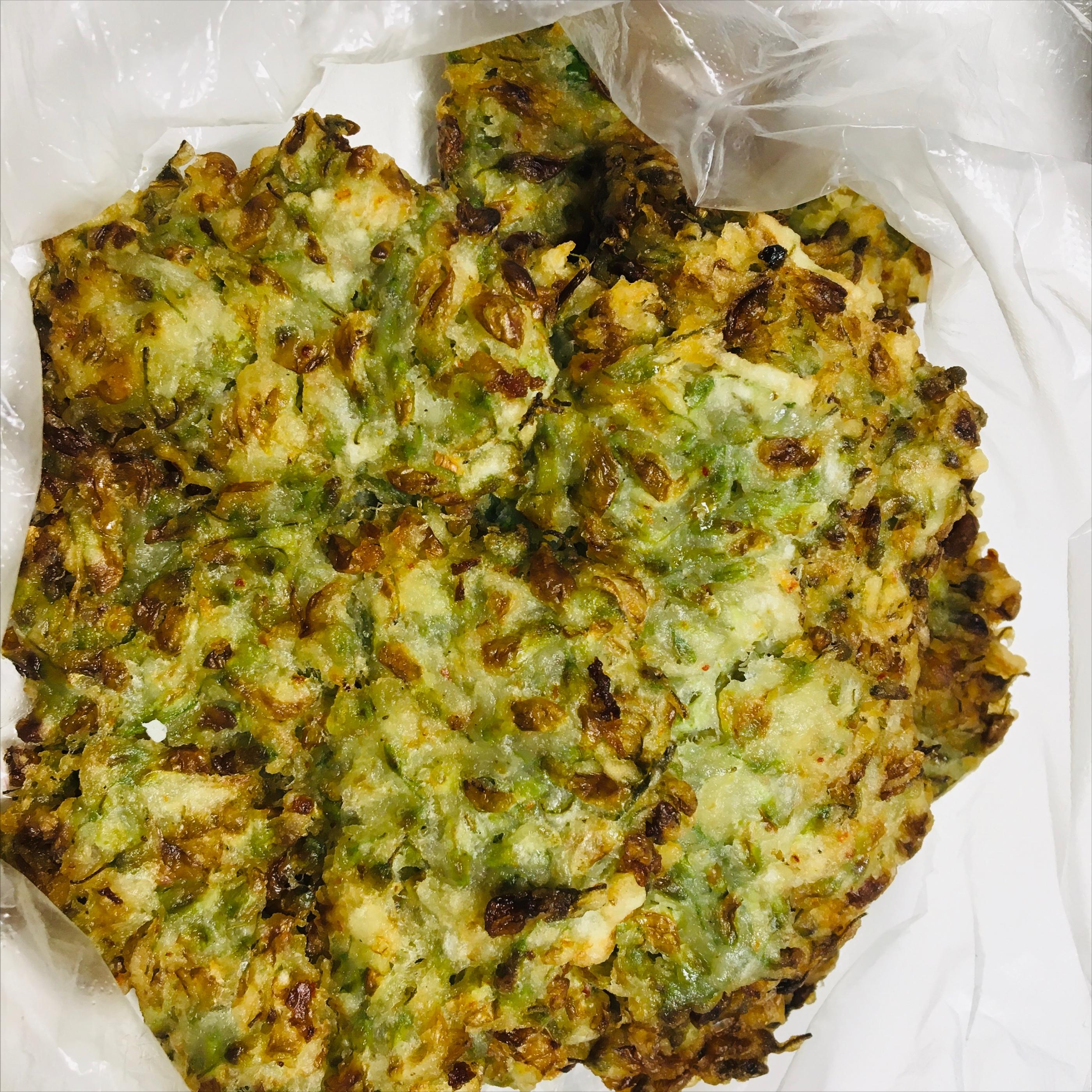 你有没有吃过槐花饼,吃过洋槐花烙的饼吗