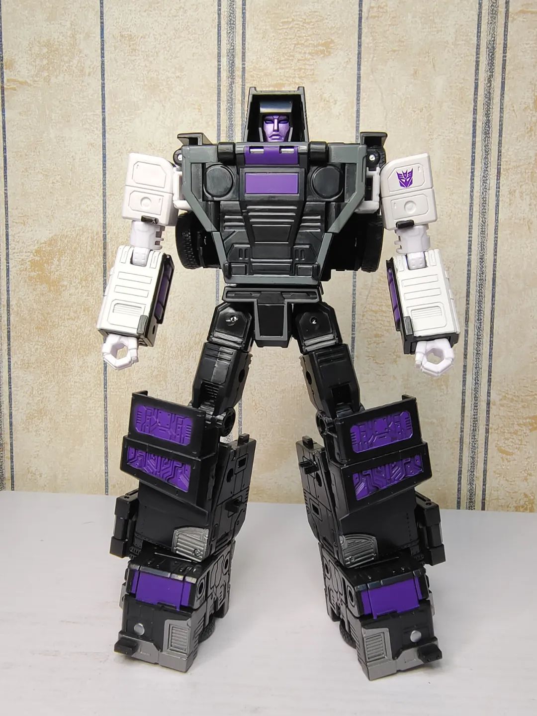 合体嘛，不寒碜——传世指挥官级汽车大师开箱测评