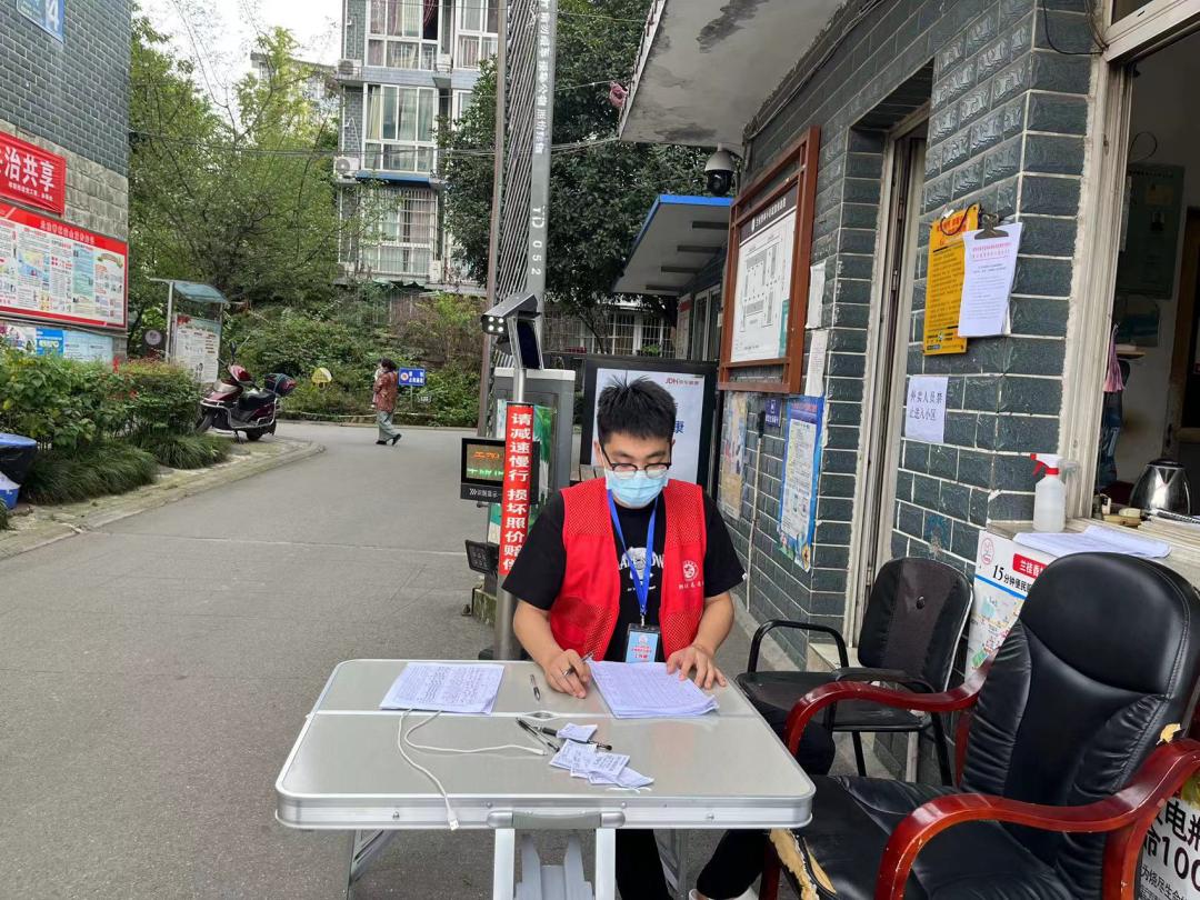 战疫进行时城西街道志愿者展风采,战疫志愿者在行动