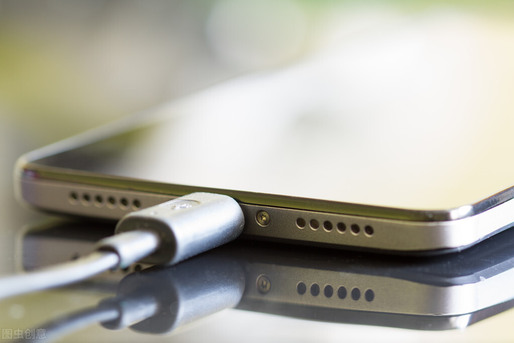 几年没用的手机充电需要注意什么,如何给手机充电才能延长使用寿命