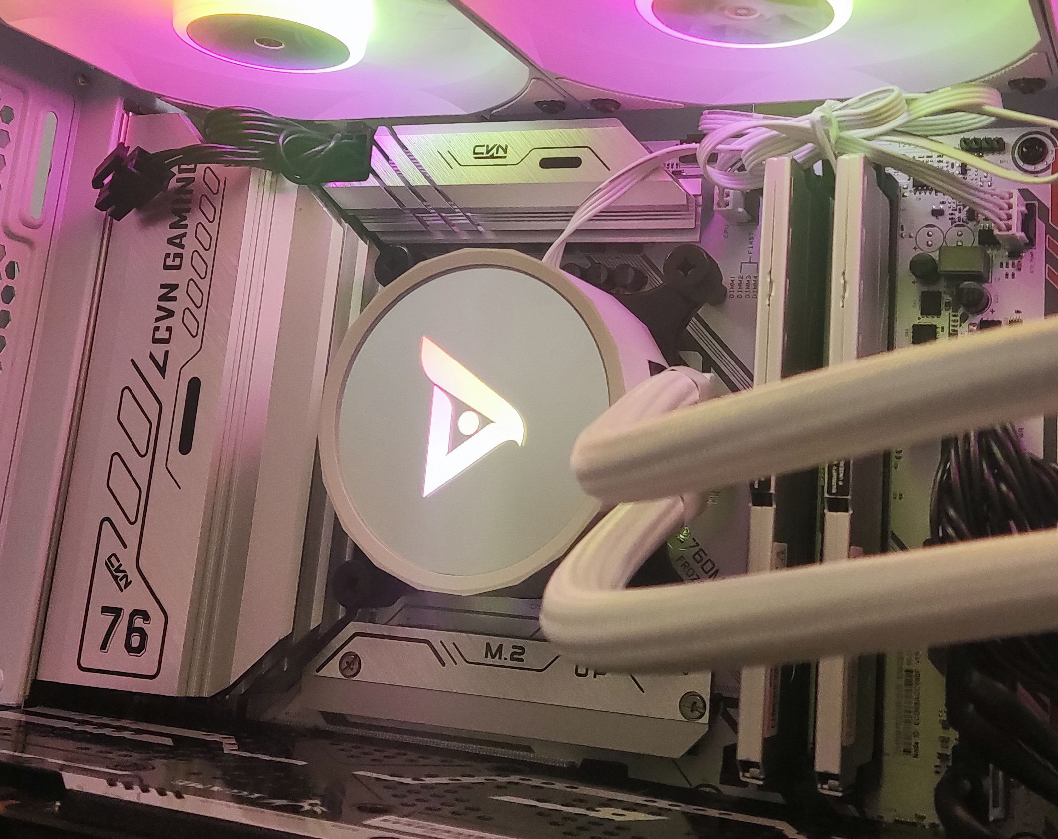 新年新气象：冬日漫漫，我给自己装了台纯白色的新电脑