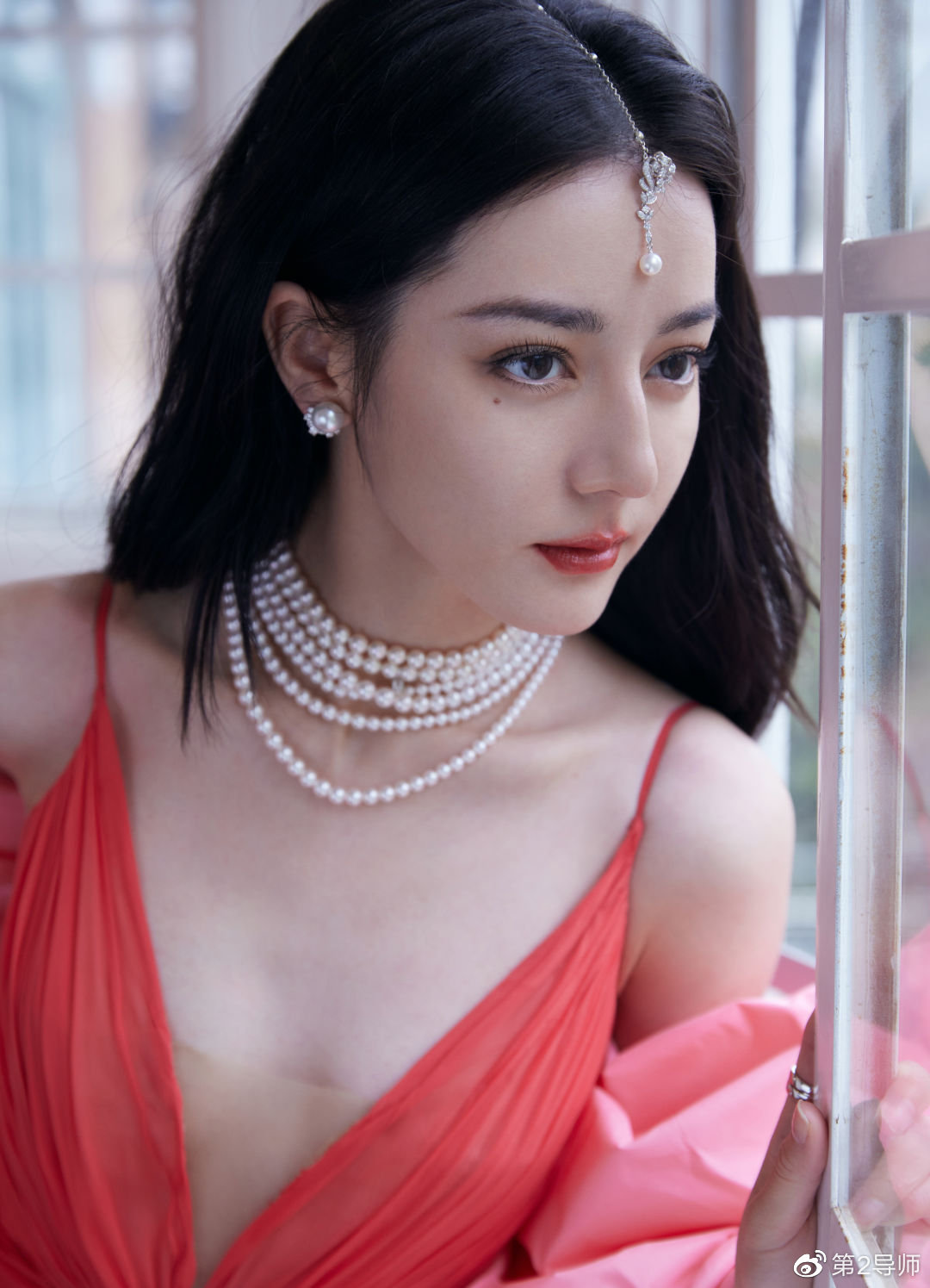 微博之夜红毯红色礼裙造型,微博之夜明星都有几套高定