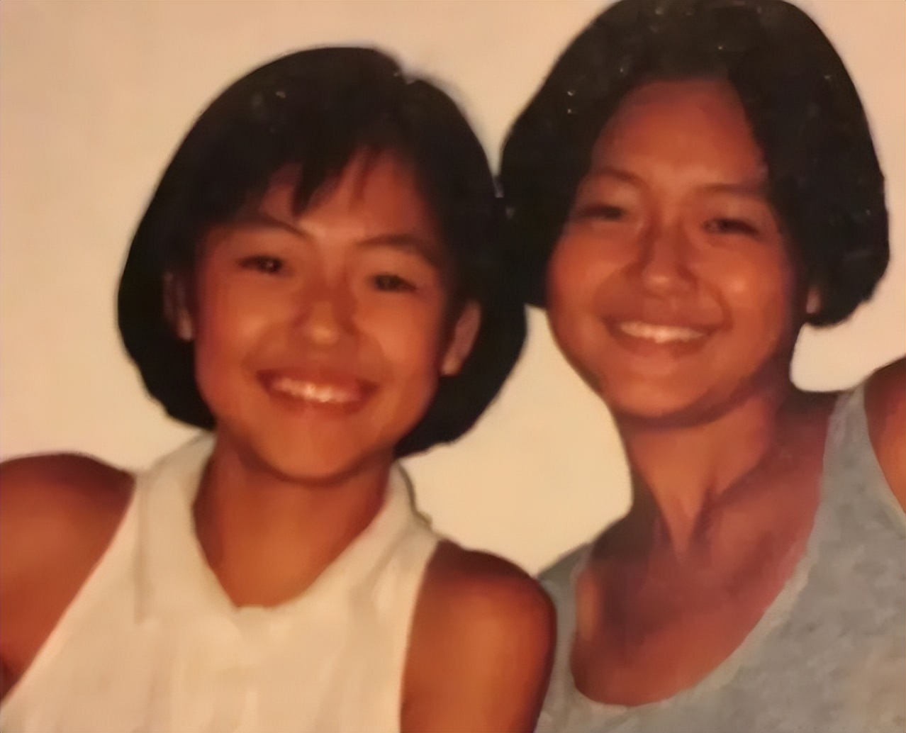 没了美颜滤镜，谁在装嫩一目了然，麒麟臂、水桶腰、满脸皱纹沟壑