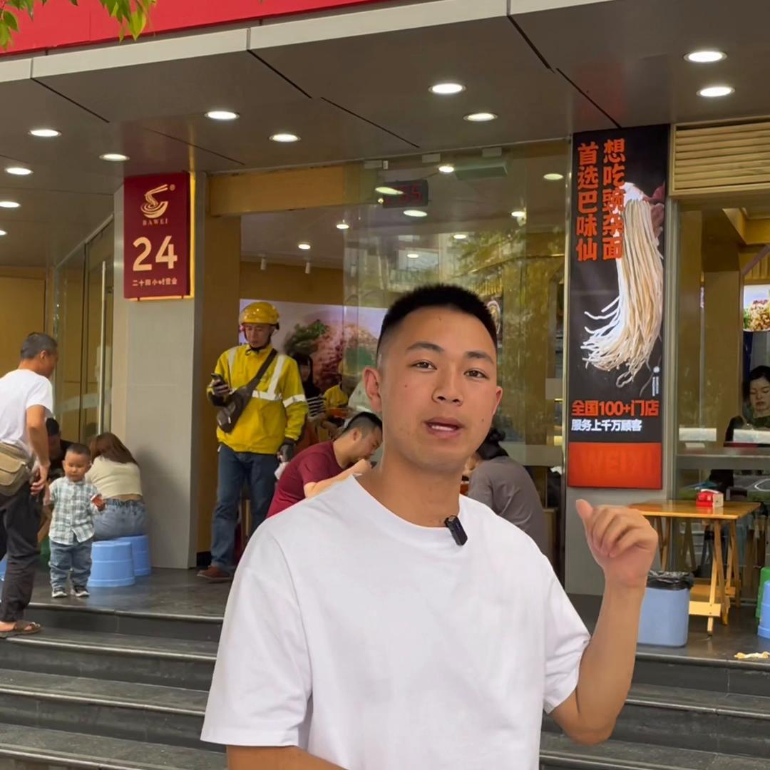 面馆你所不知道的暴利,一天卖2000的面馆几个人