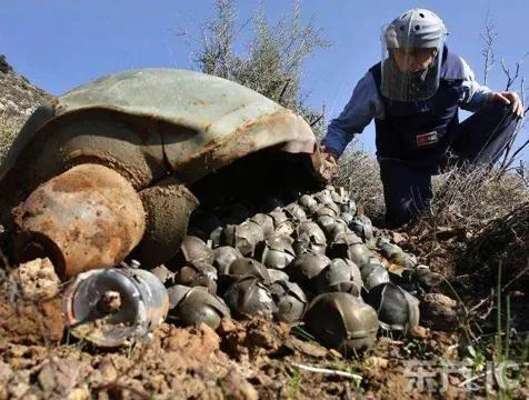乌军受重创俄军发动精准斩首,最新报道乌军火炮精准打击俄军