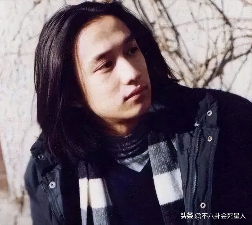 脸部垮掉的男人,脸部塌陷的男生