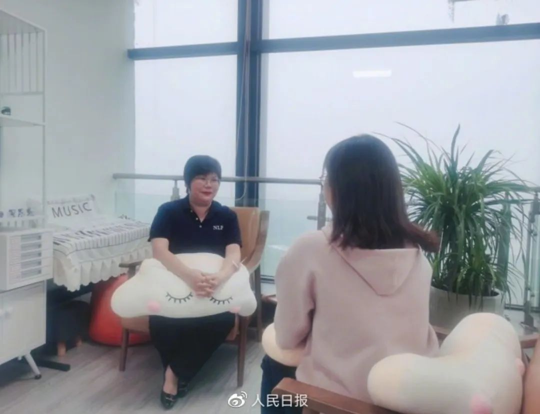 *底卧**“约死群”