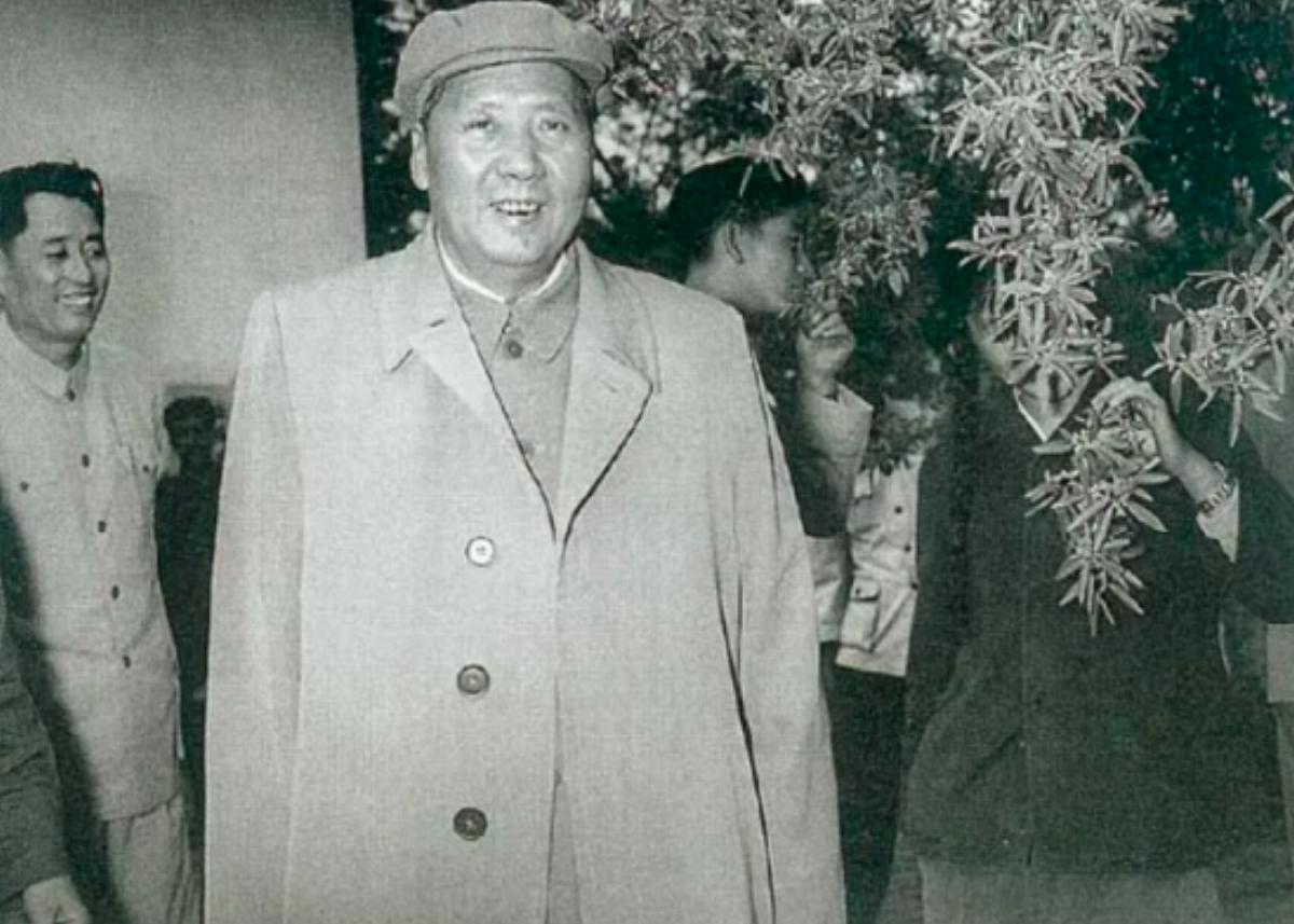 52年毛主席游孔庙，饶有兴致地抛出问题：有人知道孔子是姓什么？