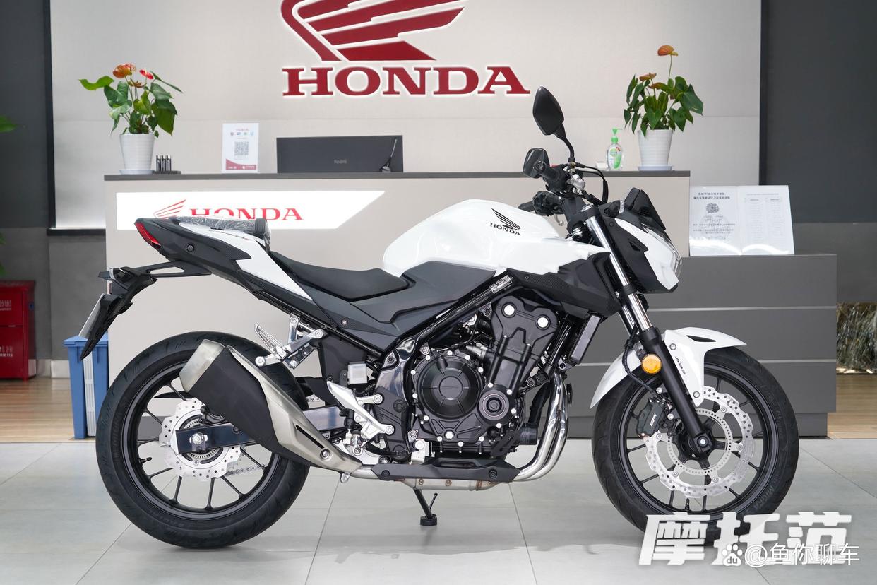 踏板摩托车过弯快还是跨骑快,第一辆摩托车买踏板还是机车