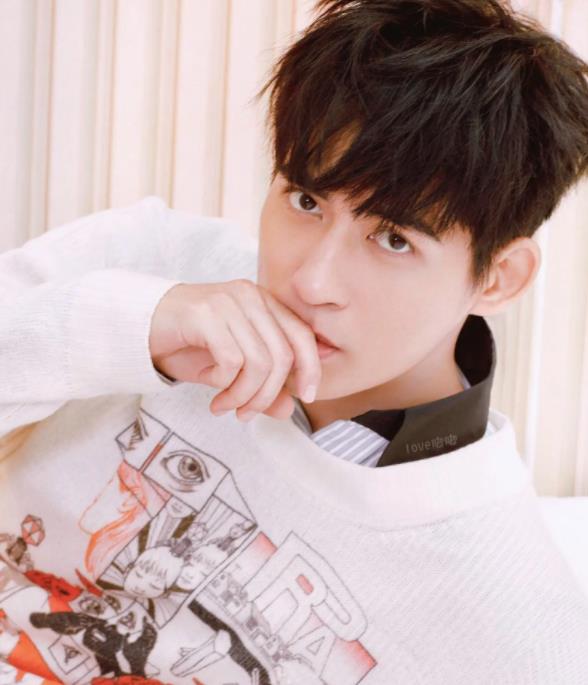 路人镜头下的周渝民,周渝民露出真面目