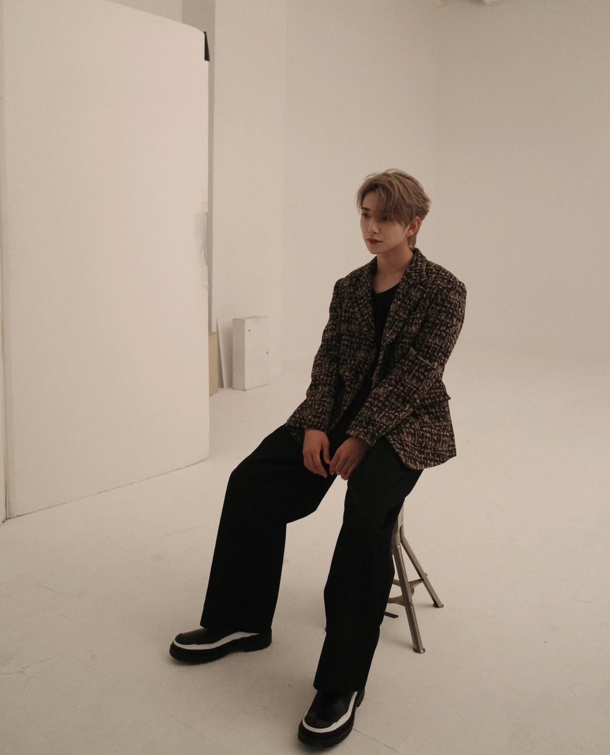 冬天内搭白色好还是黑色好,冬天内搭女2020高级感