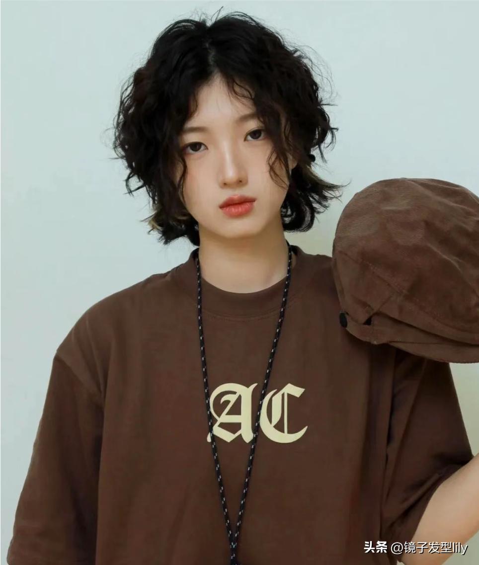 女士中短卷发发型图片大全,脸大脖子短中年女士适合什么发型