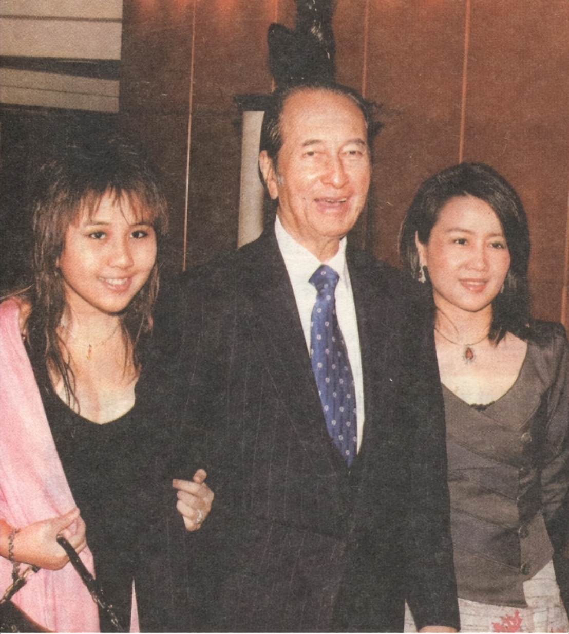 何超盈婚后低调,何超盈几岁结婚