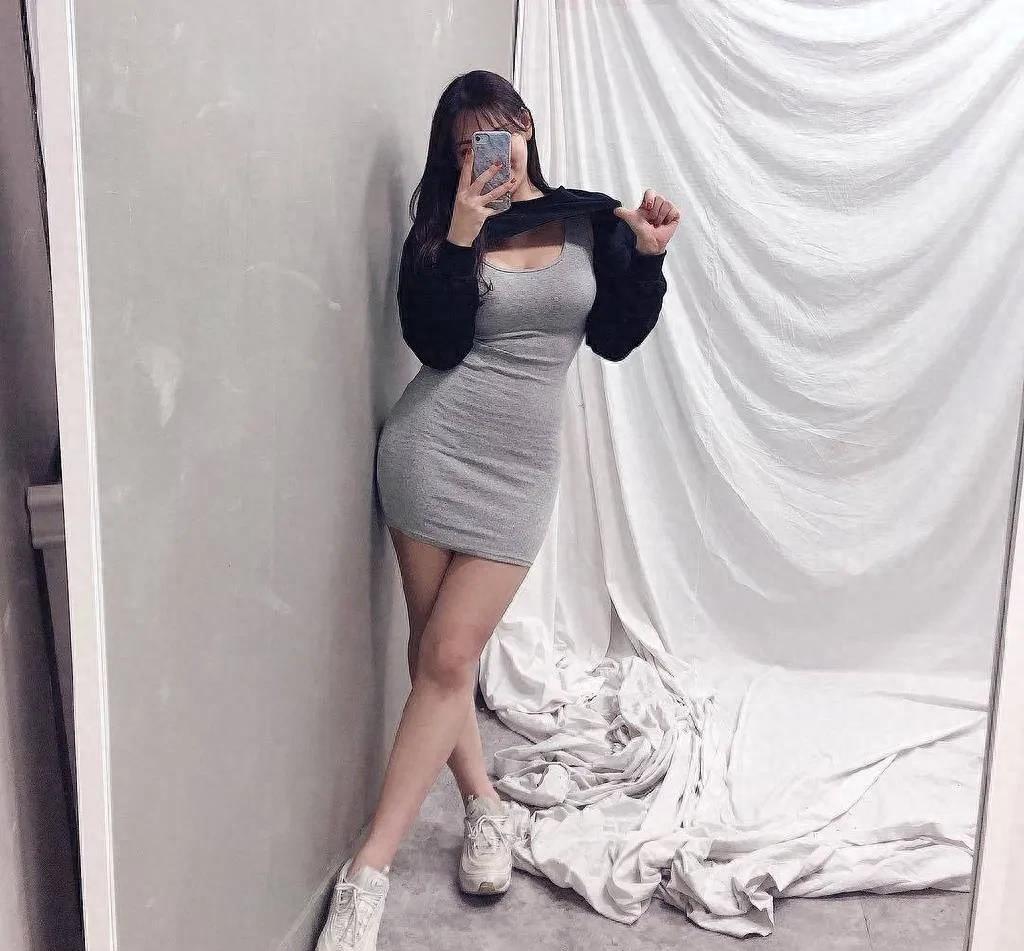 回顾：人妻让欺骗南京杨书记的刘某某被网友脱掉“*裤内**”