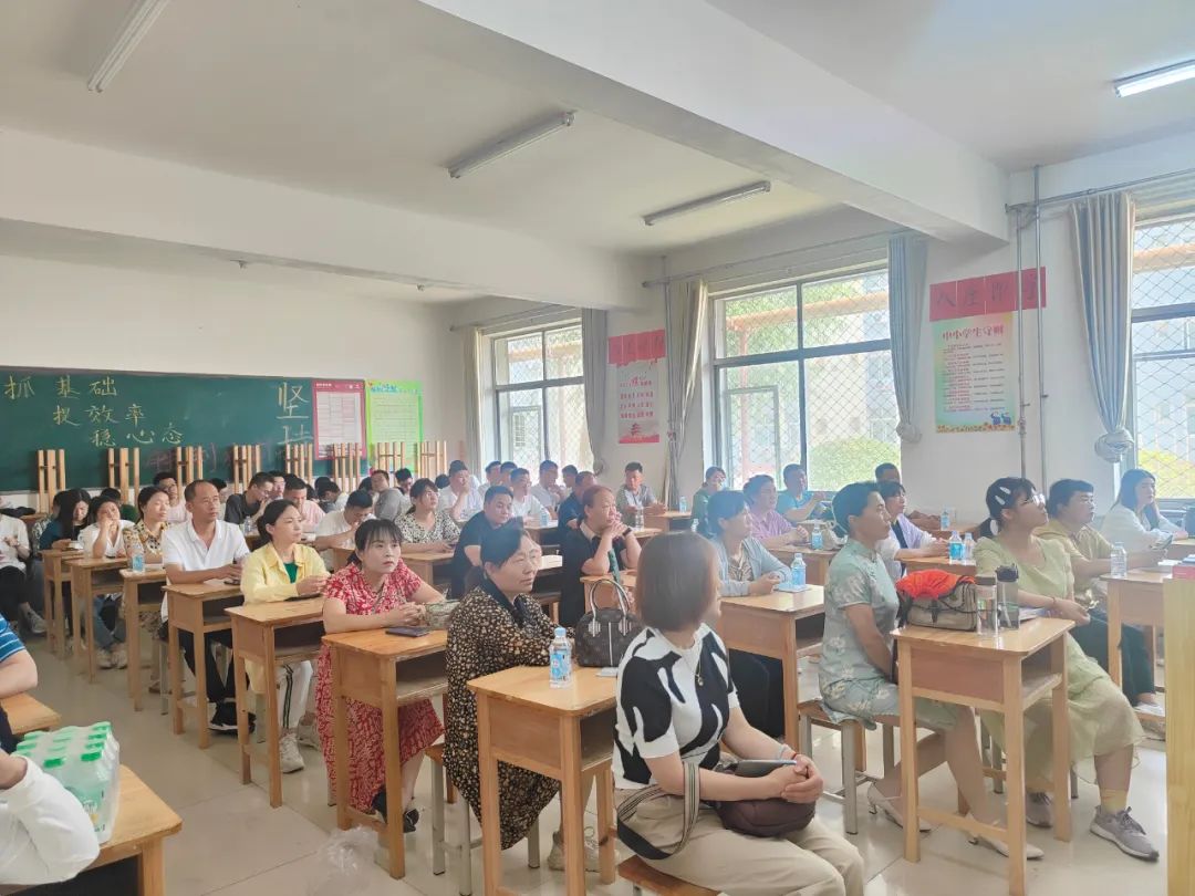 毕业季来临即将和母校说再见,毕业十年匆匆路过母校感言