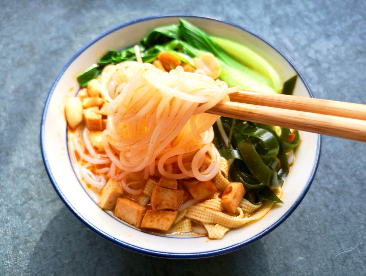 原来做鸡汤米线这么简单,好吃又方便的鸡汤米线