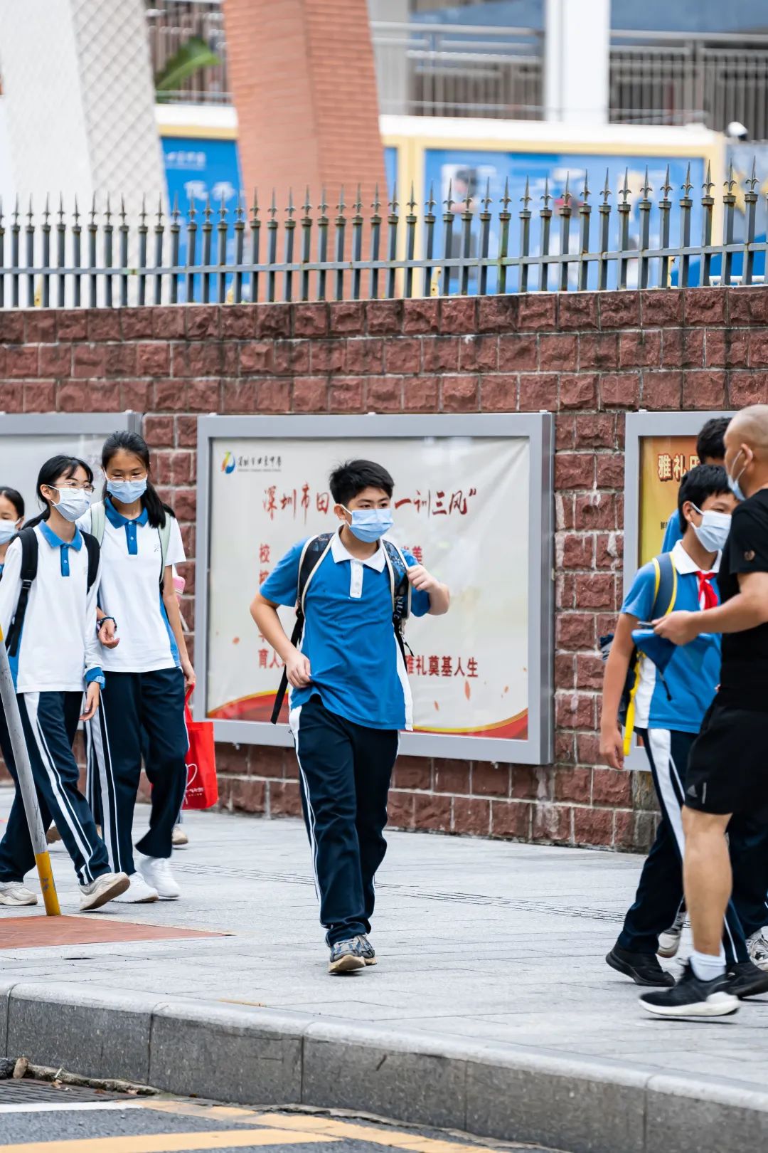 “别的区猪脚饭,南山区保时捷”,南山成了流调天花板?