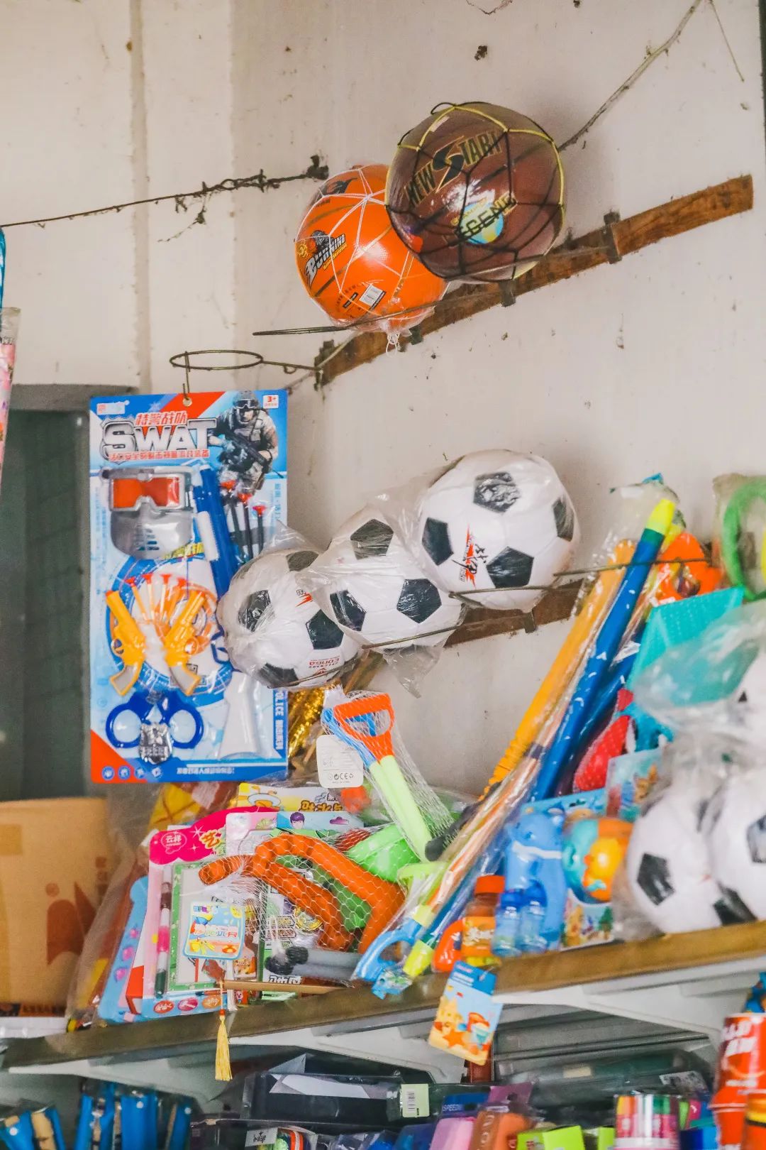 校门口的小店从来没有让人失望,校门口小店生意火爆