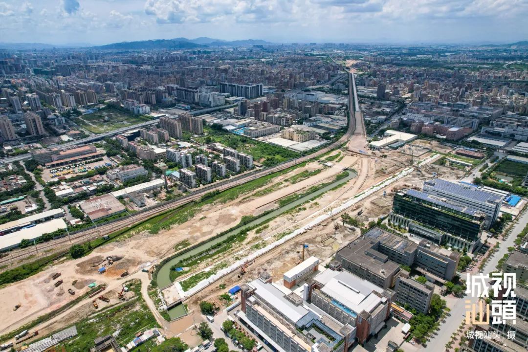 到了明年，就彻底不用忍受汕头站那几台制不冷的空调了？